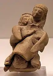 助産の様子を描いている像。(キプロス、紀元前5世紀)