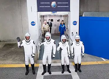 打ち上げ前のCrew-7の宇宙飛行士