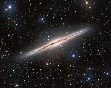 2020年にキットピーク国立天文台の4メートル Nicholas U. Mayall 望遠鏡で撮影されたエッジオン銀河NGC 891。