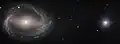 NGC 1512とそのすぐそばにある矮小銀河。