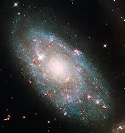 ステファンの五つ子 (NGC 7320は最も明るい左下の銀河である。)