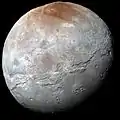 ニュー・ホライズンズが写した冥王星最大の衛星であるカロン。