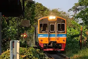 メークローン線のNKF型気動車