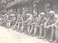 草鞋履を履いた兵士。靴が全部隊に行き渡らず、多くの兵士はこのようにサンダルや草鞋履きだった