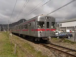 松代駅を出る3500系電車