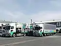 力丸営業所内のキャリアトレーラー、大型ウィング車