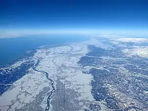 長岡市付近を流れる信濃川。大河津分水を境に川幅が大きく変化する。