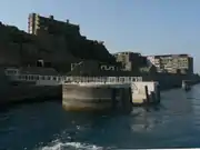 1962年に完成した3代目のドルフィン桟橋。初代は完成後2年目に台風で流失、2代目も完成翌年の台風で破損した。