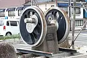 駅前に保存してある本州最後のSL旅客列車を牽いたD51 812の動輪（2016年10月）