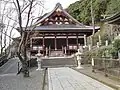 参道から観音堂を望む