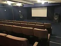 スクリーンと客席