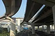名古屋南JCTは専用部の名二環と伊勢湾岸自動車道を結節する。一般部は国道23号名四国道と接続。