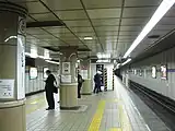 可動式ホーム柵設置前のホーム（2010年3月）