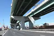 2階建て方式として設計されたことで全線が国道22号上に並行する。