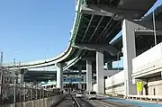 河川を越えてのち、ほどなく終点の楠JCTに到達する。