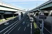 終点の名古屋南JCT付近。下部に国道23号（名四国道）が並走。