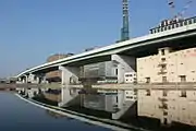 中川運河区間の大径間高架橋。