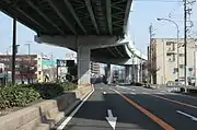黄金跨線橋区間から愛知県道115号への合流地点。