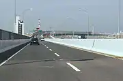 黄金跨線橋区間で大きくカーブする（西行き）。