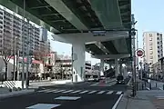 住民要望で設置された鳥見町出口前の横断歩道。