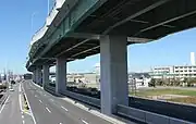 国道22号区間の橋脚も一部で剛結するが、柱はコンクリート。