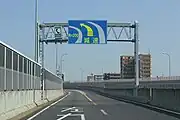 庄内通のカーブ区間。ここで進路を西に変える。