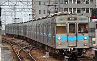 豊田市駅へ乗り入れる名古屋市営地下鉄鶴舞線の列車(3000形)