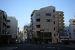 鍋屋町の痕跡が残る東片端南交差点(2016年4月)