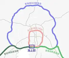 左図は海上部に接続する新東名・新名神の路線図。新東名と新名神が国道302号一般有料道路で接続されていることを示す。右図は海上部が環状2号、新東名・新名神、東海環状自動車道の三幹線のルートを兼ねることを示す。両図とも全線開通時の姿で現状は未開通区間があるため本図とは異なっている。