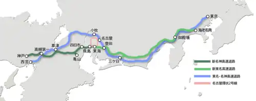 左図は海上部に接続する新東名・新名神の路線図。新東名と新名神が国道302号一般有料道路で接続されていることを示す。右図は海上部が環状2号、新東名・新名神、東海環状自動車道の三幹線のルートを兼ねることを示す。両図とも全線開通時の姿で現状は未開通区間があるため本図とは異なっている。
