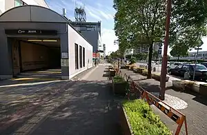 港区役所駅 1番出入口