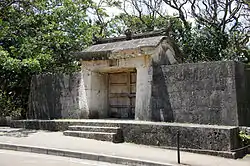 園比屋武御嶽 (石門は国の重要文化財、敷地は国の史跡)