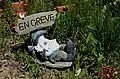 フランスの貸農園にいるガーデン・ノーム（En grève=ストライキ中）