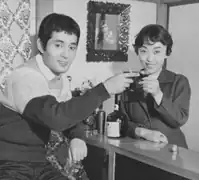 妻の宮崎恭子と仲代(1960年)