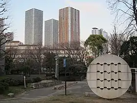 中原平和公園と武蔵小杉のマンション群