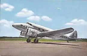 日本航空輸送の中島AT-2(同社の絵葉書より)。初期型の特徴である突起付のカウリングを装着している。