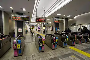 正面改札(2010年3月20日)