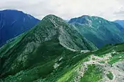 大沢岳から望む中盛丸山と兎岳、左奥に聖岳（1994年7月29日）