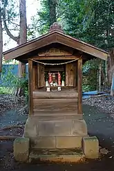 稲荷神社（二の鳥居左側）