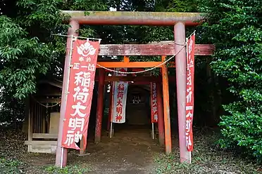 稲荷神社の鳥居（二の鳥居左側）
