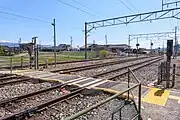 七久保駅の構内踏切（渡線路）