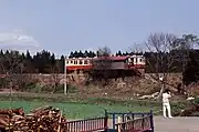 坪川駅に停車中のキハ10形気動車