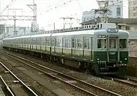 2005年でのリバイバル塗装の7037F 萩ノ茶屋駅