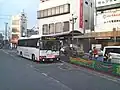 和泉府中を走る南海バスの車両 2JR阪和線「和泉府中」駅前発のバスもある。