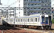 車側灯の高さが異なる1次車（1033F）と3次車（1036F）の4両編成（2017年6月17日 新今宮駅）