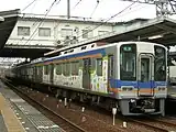 2044F「花のラッピング電車」（2008年8月31日、河内長野駅にて撮影）