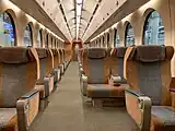 機器更新車のスーパーシート車内（座席上部換装後）