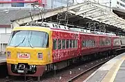 高野山開創1200周年ラッピング車「赤こうや」