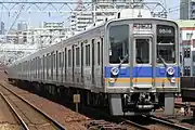 4両同士を併結した8両編成で運転される空港急行(2015年8月)