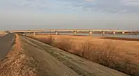 海津市側の右岸下流から望む南濃大橋